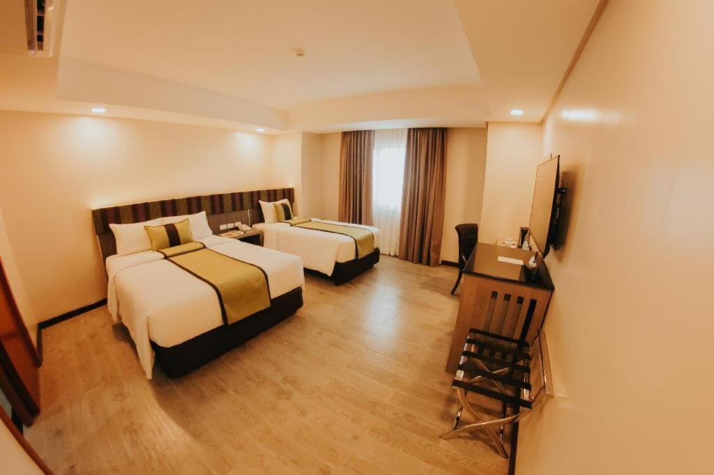 Grand Xing Imperial Hotel Iloilo City Exterior photo