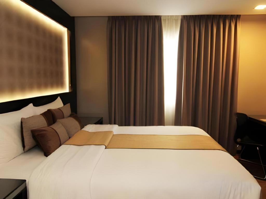 Grand Xing Imperial Hotel Iloilo City Exterior photo