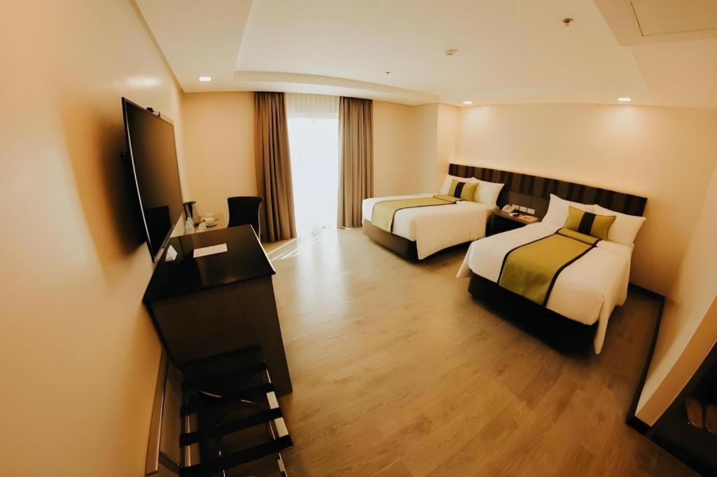 Grand Xing Imperial Hotel Iloilo City Exterior photo