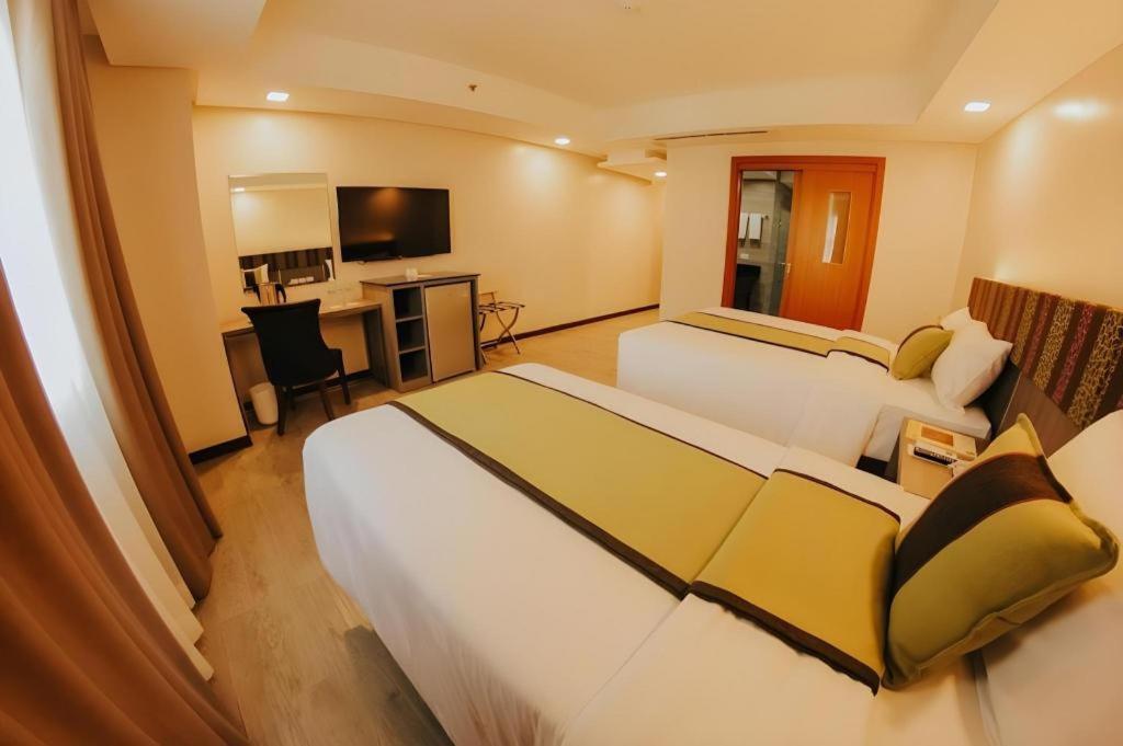 Grand Xing Imperial Hotel Iloilo City Exterior photo